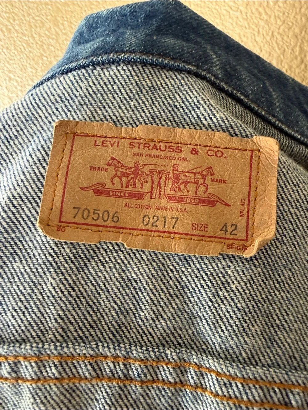 1980sVintage Red Label Levi's Classic Dark Blue Denim Trucker Jacket